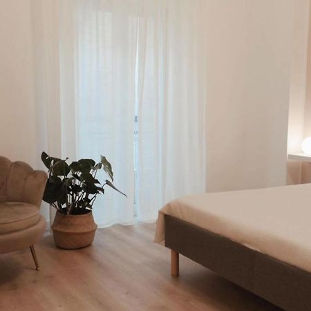 So Fine Petruzzelli Flat Apartment Bari Exterior photo